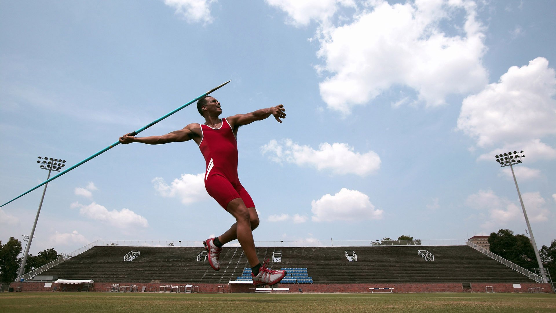 莱奥一锤定音，突尼斯新军完胜莱比锡红牛背后的战术革命