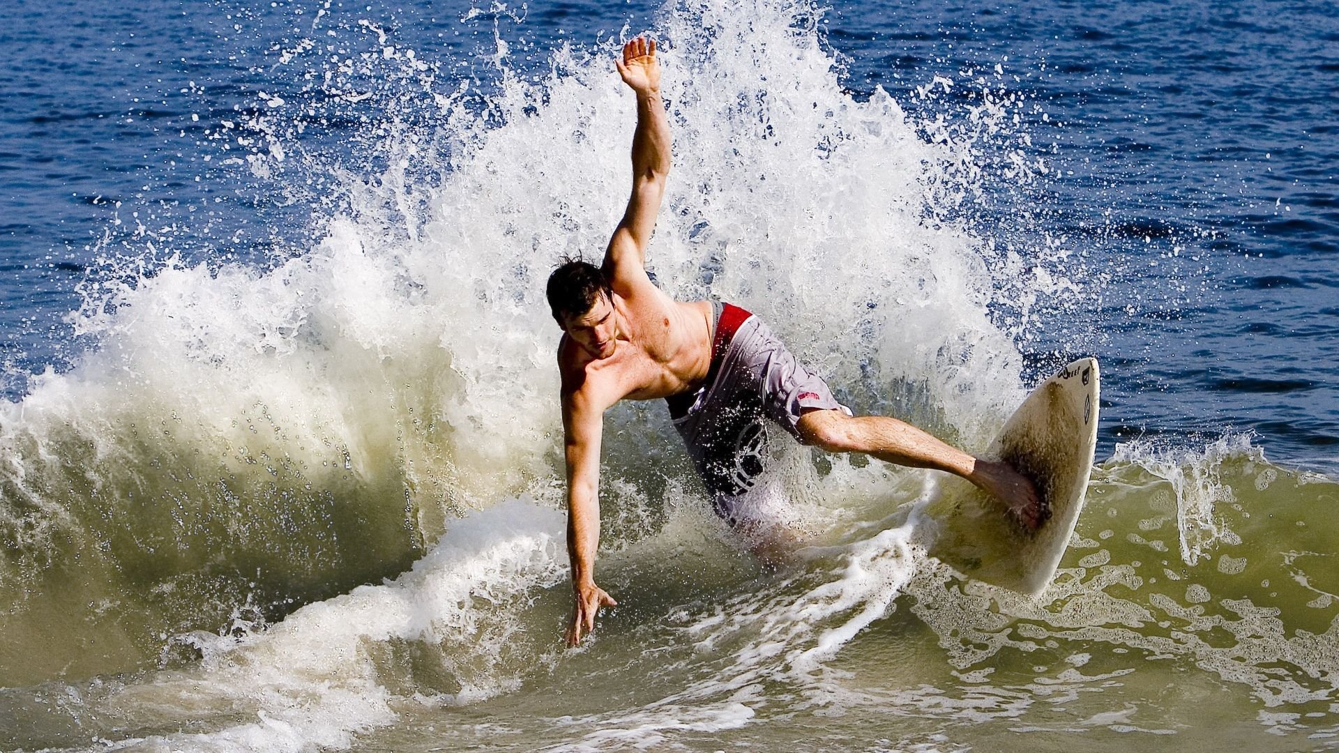 勇士狂胜上海队,克莱成为关键先生